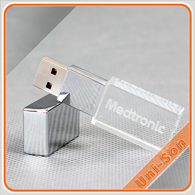 Mẫu usb pha lê quà tặng giá tốt in ấn tên, logo doanh nghiệp