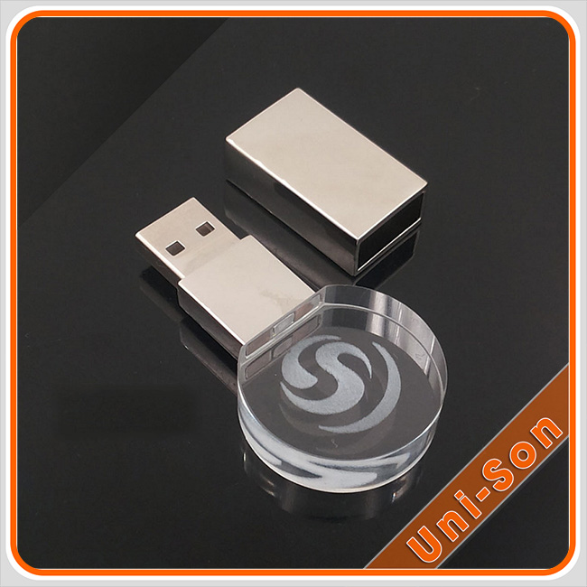 Mẫu usb pha lê quà tặng giá tốt in ấn tên, logo doanh nghiệp