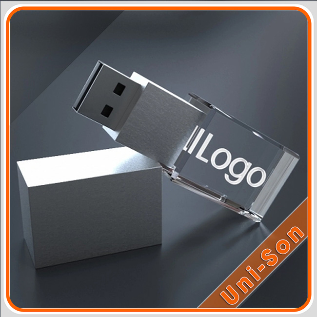 Mẫu usb pha lê quà tặng giá tốt in ấn tên, logo doanh nghiệp