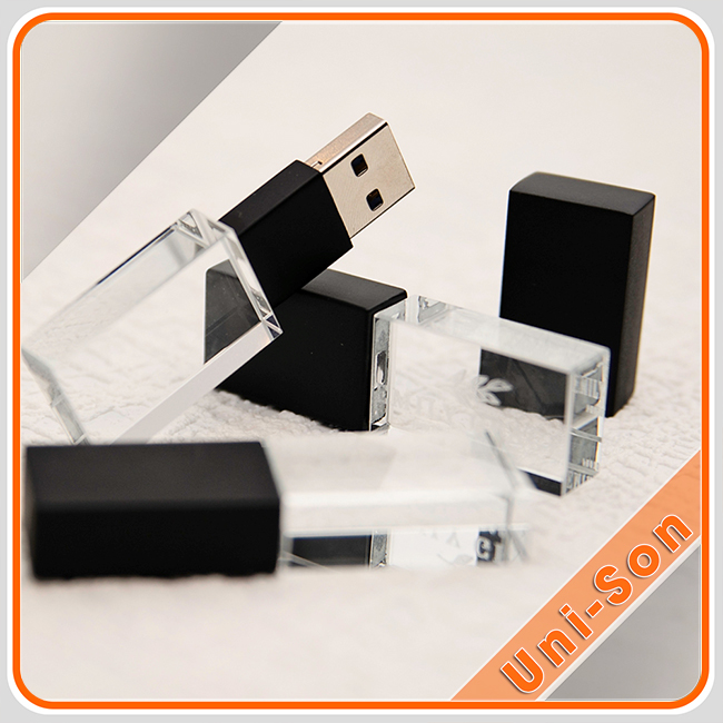 Mẫu usb pha lê quà tặng giá tốt in ấn tên, logo doanh nghiệp