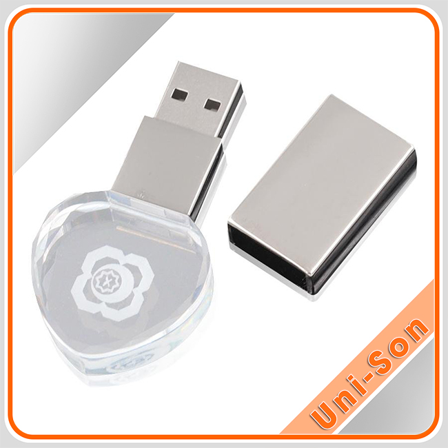 Mẫu usb pha lê quà tặng giá tốt in ấn tên, logo doanh nghiệp